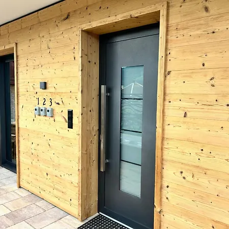 アパート Horska ルジョムベロク